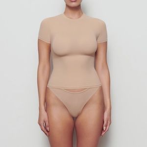 🆕SKIMS CLAY FITS EVERYBODY T-SHIRT SIZE SMALL NWT